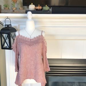 🌺Tempted cold shoulder top🌺